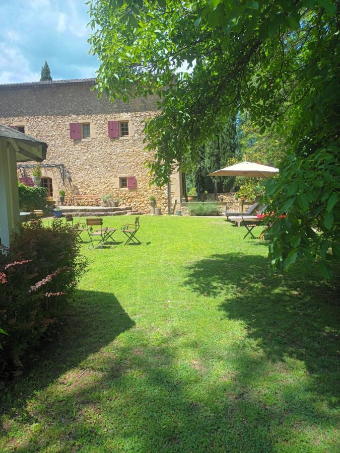 Bed and Breakfast Le Vieux Moulin De Jouques Екстер'єр фото