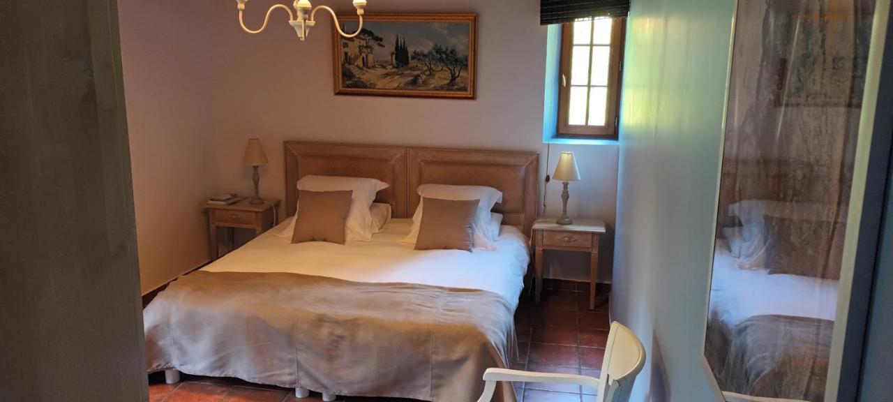 Bed and Breakfast Le Vieux Moulin De Jouques Екстер'єр фото
