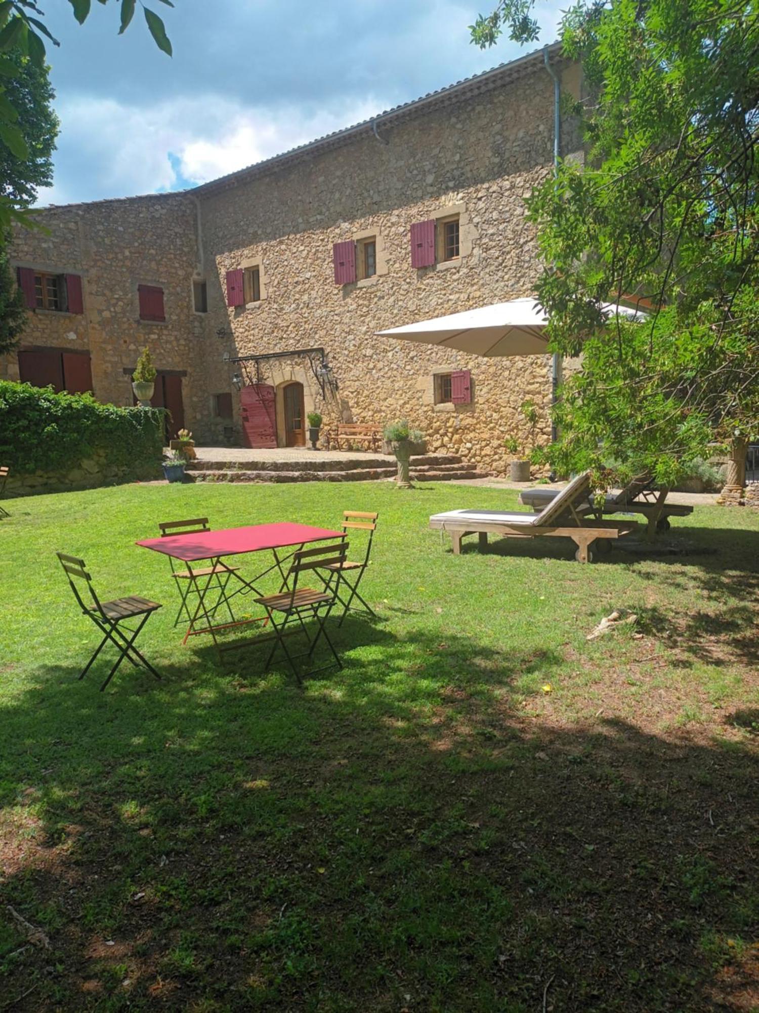 Bed and Breakfast Le Vieux Moulin De Jouques Екстер'єр фото