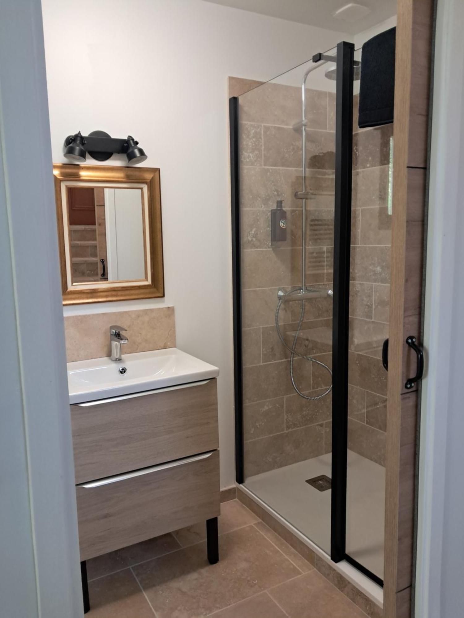 Bed and Breakfast Le Vieux Moulin De Jouques Екстер'єр фото