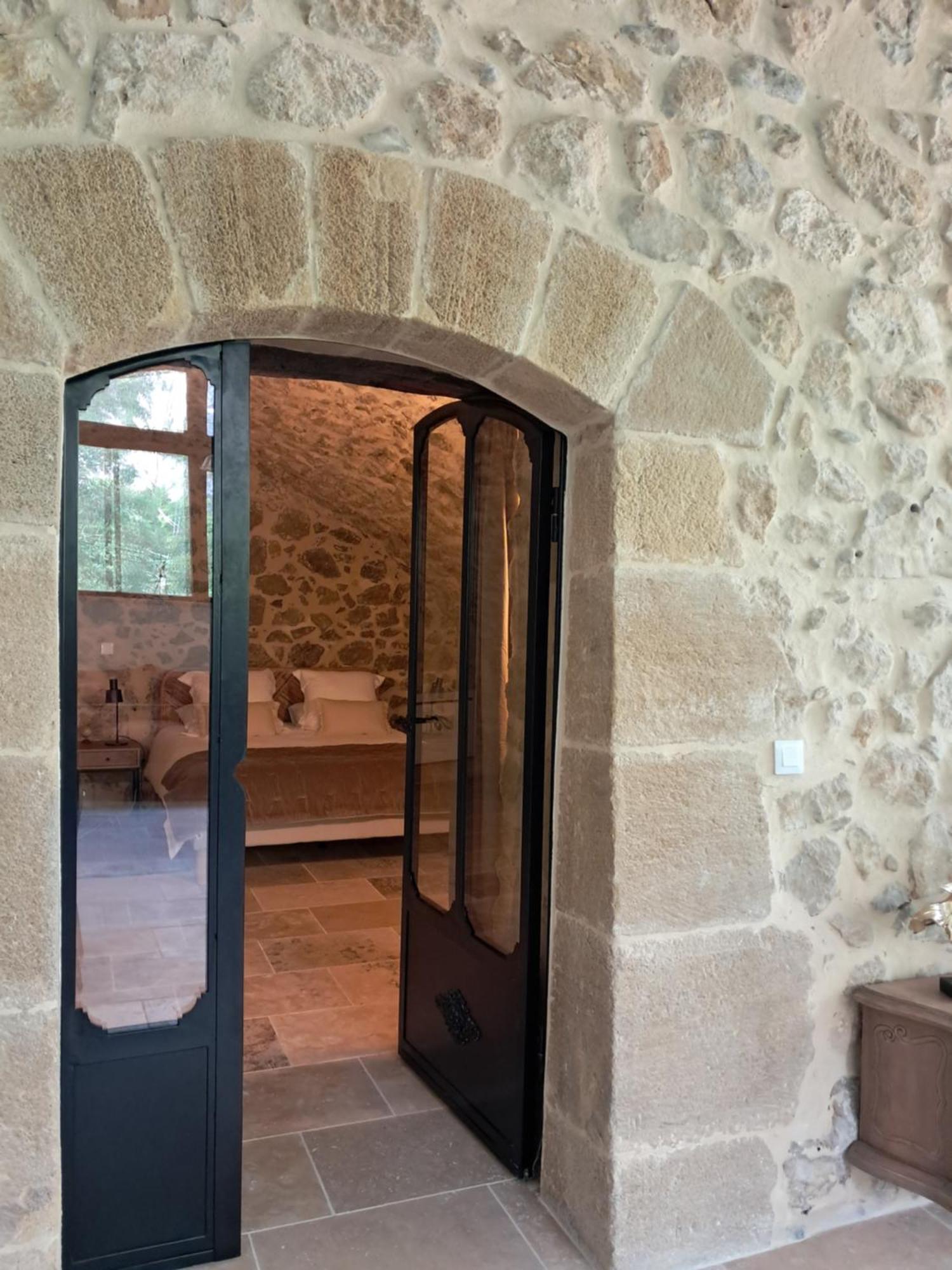 Bed and Breakfast Le Vieux Moulin De Jouques Екстер'єр фото